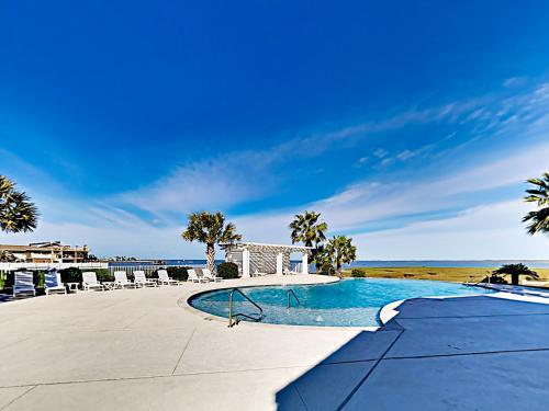 Luxe Waterfront Villa #203 Villa