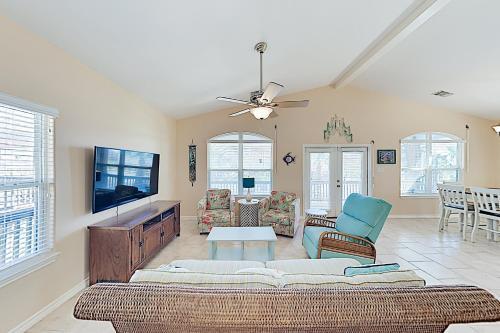 New Listing! Updated Home With Rooftop Deck Home