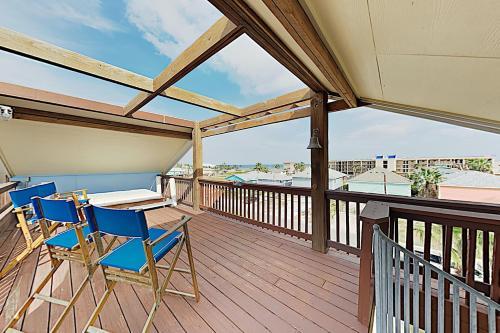 New Listing! Updated Home With Rooftop Deck Home