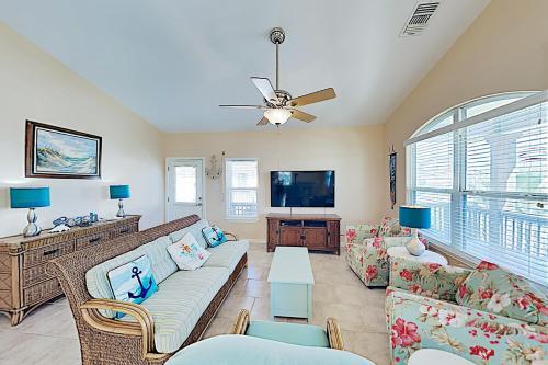 New Listing! Updated Home With Rooftop Deck Home