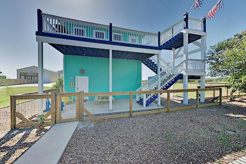 Delightful Coastal Escape With Multiple Decks Home