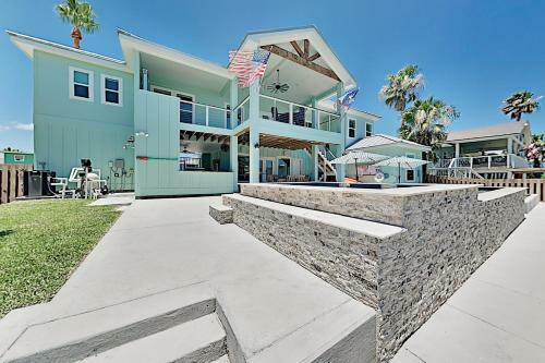 New Canal-front Home With Private Pool, Spa & Dock! Home