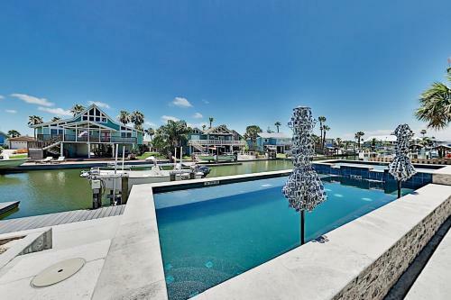 New Canal-front Home With Private Pool, Spa & Dock! Home