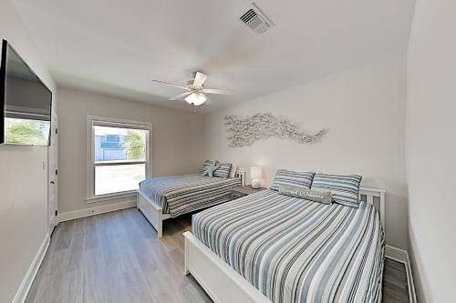 New Canal-front Home With Private Pool, Spa & Dock! Home