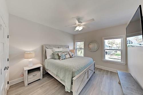 New Canal-front Home With Private Pool, Spa & Dock! Home