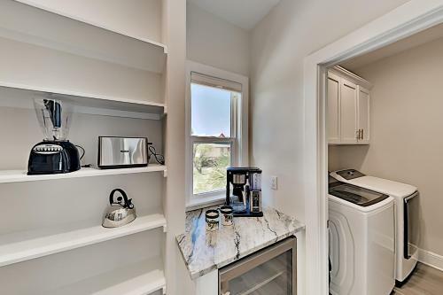 New Canal-front Home With Private Pool, Spa & Dock! Home