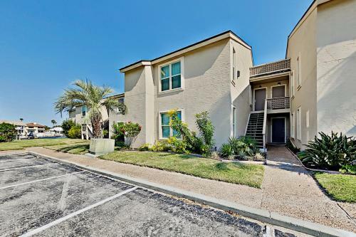 Apartamento Bayhouse Condo With Pool - Near Beach Condo
