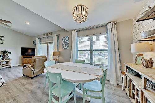 Apartamento Bayhouse Condo With Pool - Near Beach Condo