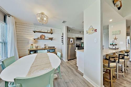 Apartamento Bayhouse Condo With Pool - Near Beach Condo