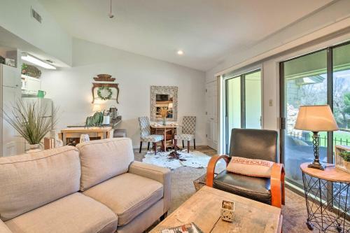 Couples Retreat Well-appointed Salado Home!