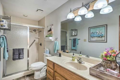 Couples Retreat Well-appointed Salado Home!