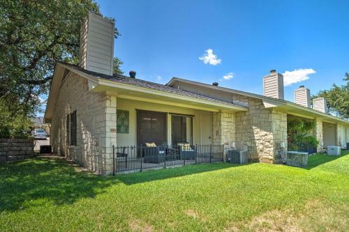 Couples Retreat Well-appointed Salado Home!
