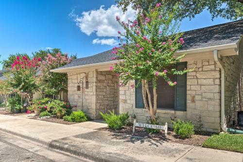 Couples Retreat Well-appointed Salado Home!
