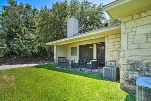 Couples Retreat Well-appointed Salado Home!