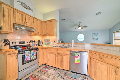 Relaxing Rockport Retreat Less Than 2 Mi To Beach!