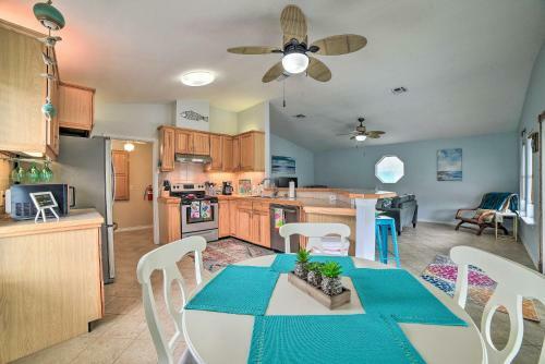 Relaxing Rockport Retreat Less Than 2 Mi To Beach!