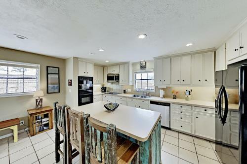 Charming Fulton Getaway, Firepit & Walkable Locale Home