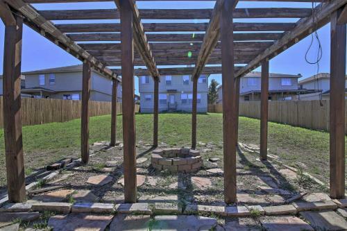 San Antonio Home With Yard, Fire Pit And Pergola!