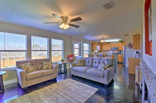 San Antonio Home With Yard, Fire Pit And Pergola!