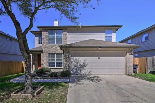 San Antonio Home With Yard, Fire Pit And Pergola!