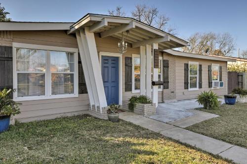 Remodeled Home 14 Mins From Downtown San Antonio!