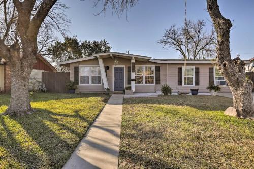 Remodeled Home 14 Mins From Downtown San Antonio!