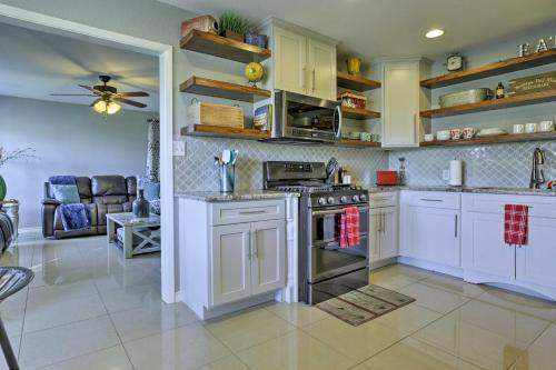Remodeled Home 14 Mins From Downtown San Antonio!