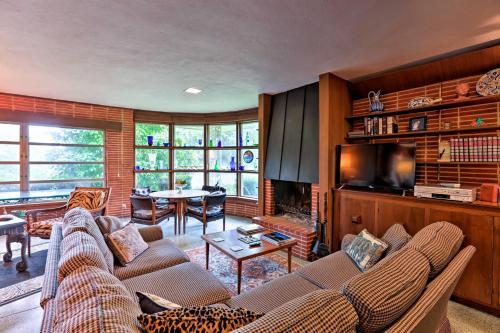Eclectic San Antonio Home With 2 Patios, 5 Mi To Dtwn