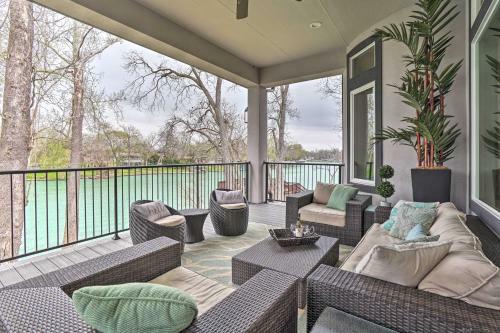 Upscale Home On Lake Placid With Deck, Dock, Fire Pit