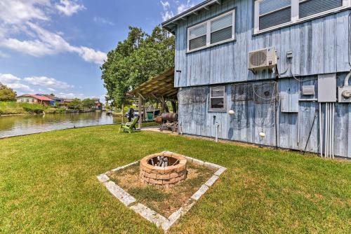 Canalfront House And Studio Near Kemah And Galveston!