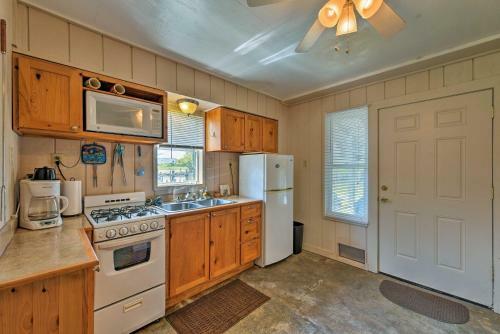 Canalfront House And Studio Near Kemah And Galveston!