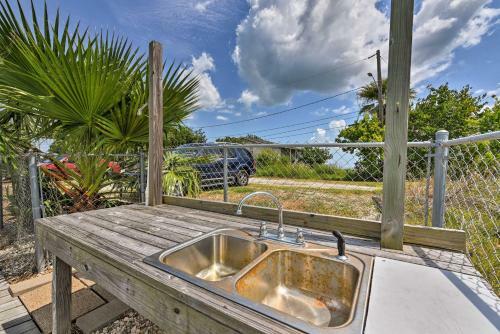 Canalfront House And Studio Near Kemah And Galveston!