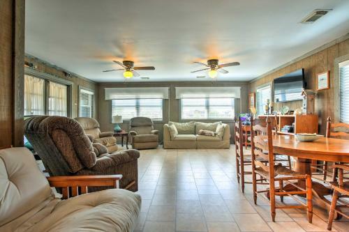 Canalfront House And Studio Near Kemah And Galveston!