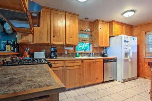 Canalfront House And Studio Near Kemah And Galveston!