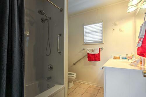 Canalfront House And Studio Near Kemah And Galveston!