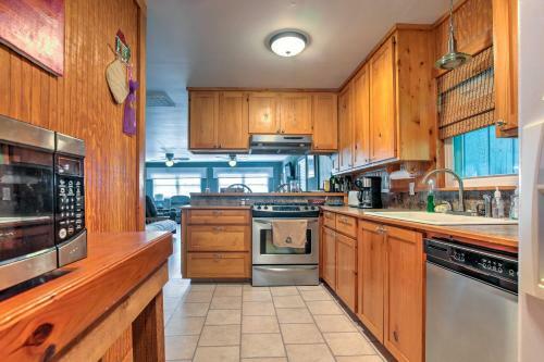 Canalfront House And Studio Near Kemah And Galveston!