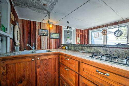 Canalfront House And Studio Near Kemah And Galveston!