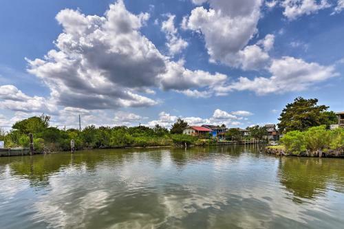 Canalfront House And Studio Near Kemah And Galveston!