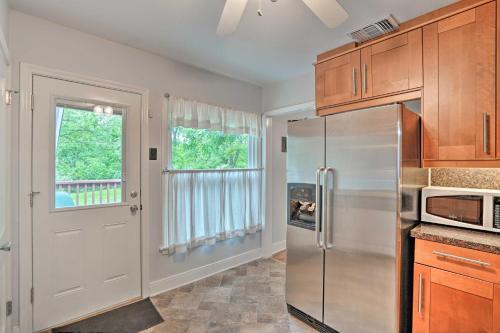 San Antonio Home With Pvt Yard, 5 Mi To Downtown!