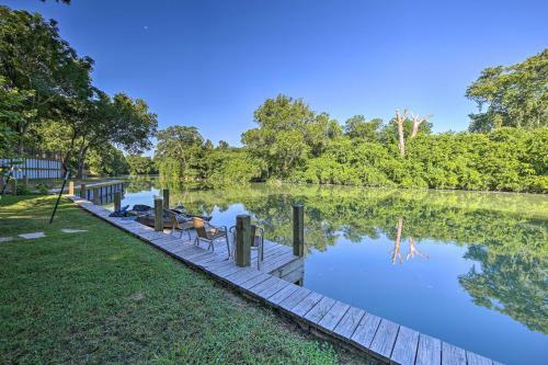 Seguin Retreat With Canoes On Guadalupe River!