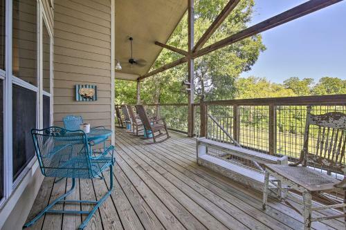 Seguin Retreat With Canoes On Guadalupe River!