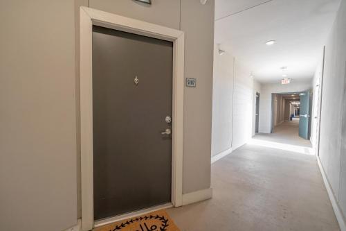 Luxury Downtown Apartment With Pool