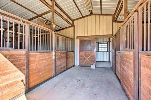 Large Home On 53-acre Ranch With Pool And Stalls!