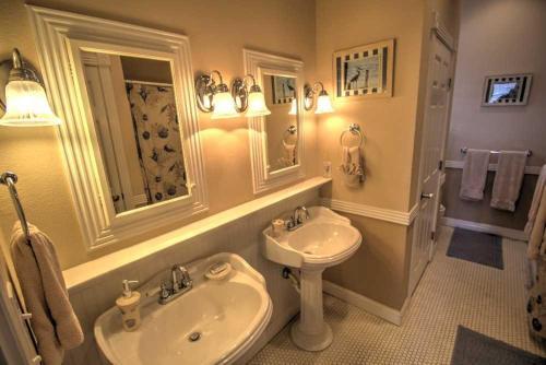 Blue Marlin Single Family Residence! 4 Bedrooms! Home