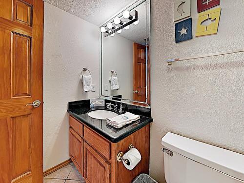Apartamento New Listing! Beachside Corner Unit With Pools & Gym Condo