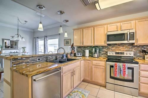Apartamento South Padre Island Condo With Pool Access And Balcony!