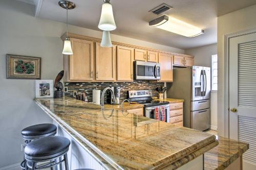 Apartamento South Padre Island Condo With Pool Access And Balcony!