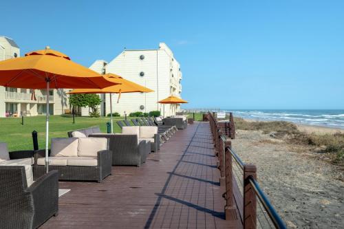 Enjoy A Perfect Beachview From Large Balcony! Spacious Beachfront Condo