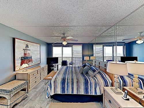 Apartamento New Listing! Peaceful Corner Unit With Gym & Pools Condo