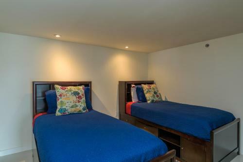 Enjoy A Perfect Bayview! Beachfront Resort With Shared Pools And Jacuzzi